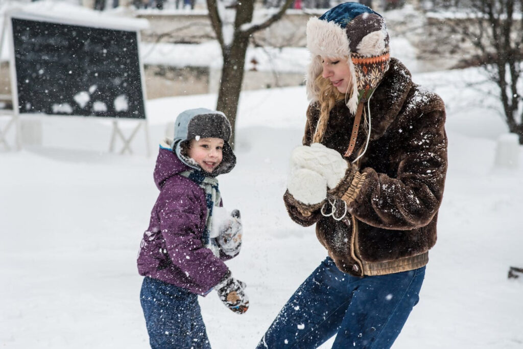 Winter play ideas for toddlers - Snowball fight