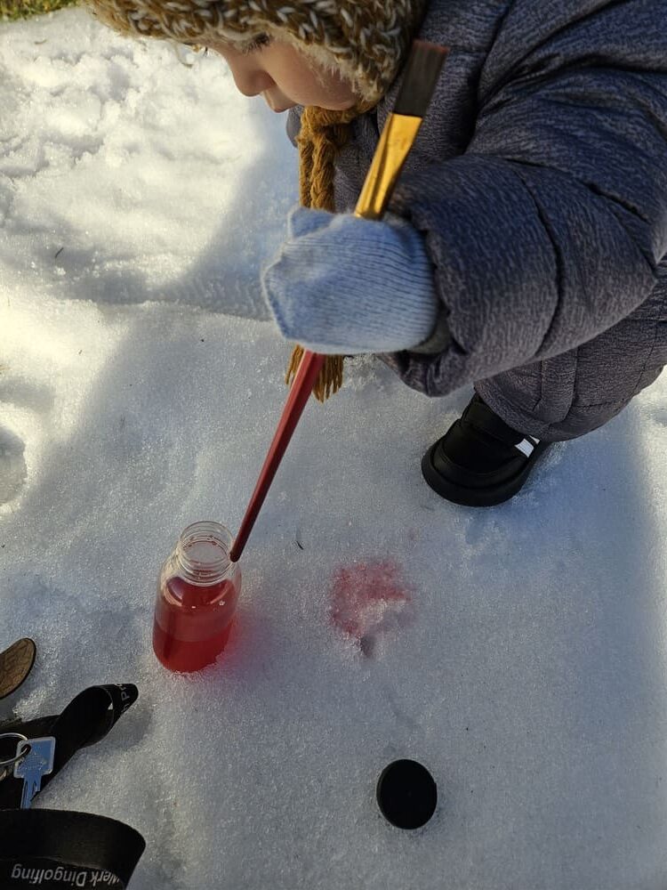 Winter Outdoor Activities for Toddlers -snow painting